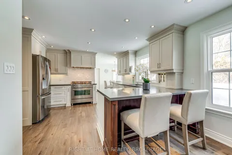 1335 Cambridge Drive, Oakville, ON L6J 1S4