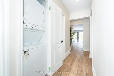 10 Sealcove Dr, Toronto, ON M9C 2C5