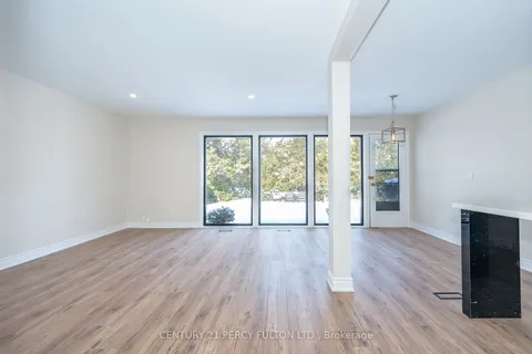 10 Sealcove Dr, Toronto, ON M9C 2C5