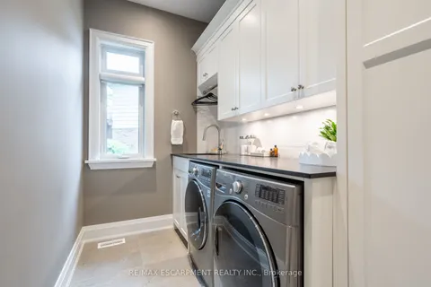 257 Surrey Drive, Oakville, ON L6L 3T6