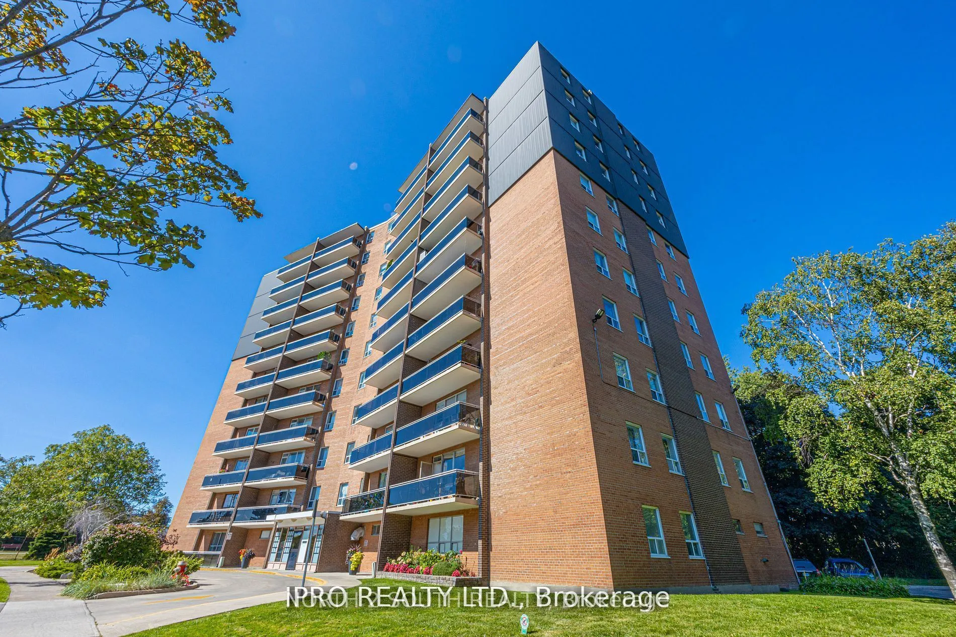 3145 Queen Frederica Drive, Mississauga, ON L4Y 3A7