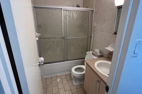 3145 Queen Frederica Drive, Mississauga, ON L4Y 3A7