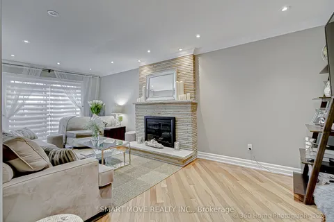 3044 Knob Hill Court, Mississauga, ON L4X 2X4