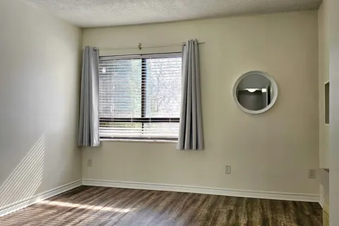 1000 Cedarglen Gate, Mississauga, ON L5C 3Z5