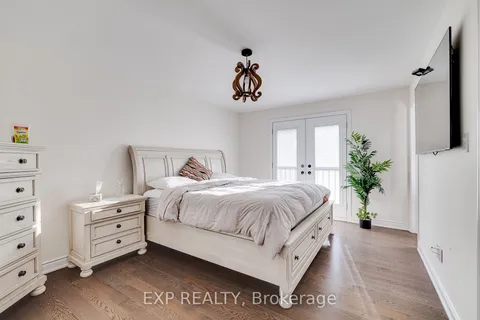 1526 Edencrest Drive, Mississauga, ON L5E 0A5