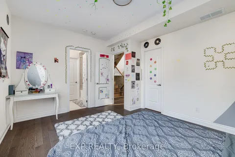 1526 Edencrest Drive, Mississauga, ON L5E 0A5