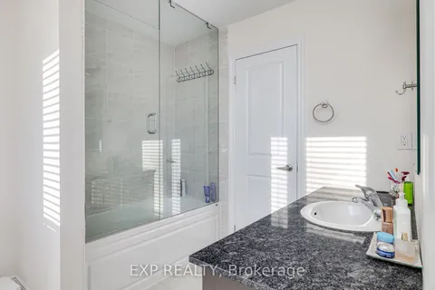 1526 Edencrest Drive, Mississauga, ON L5E 0A5