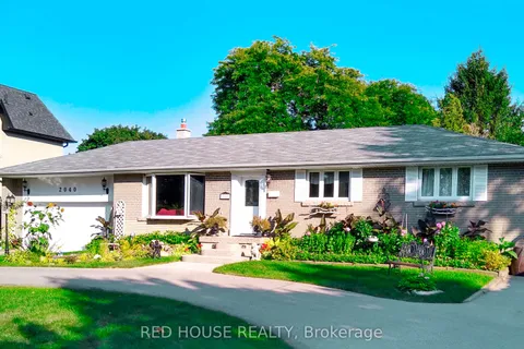 2040 Rebecca Street, Oakville, ON L6L 2A2