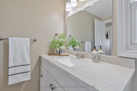 28 Kincaid Court, Brampton, ON L6Z 1E4
