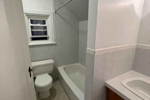 101 Ninth Street, Toronto, ON M8V 3E5