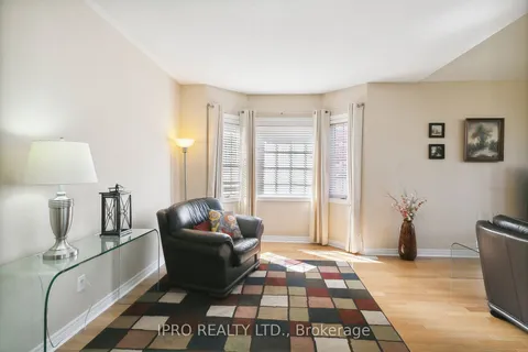 6829 Golden Hills Way, Mississauga, ON L5W 1P3