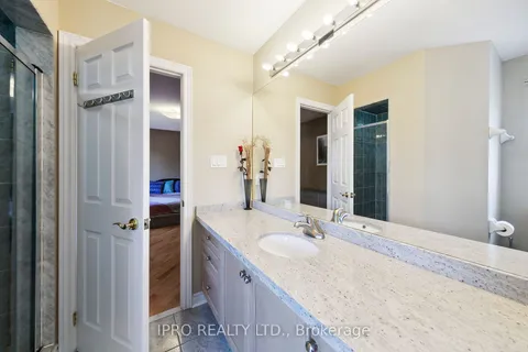 6829 Golden Hills Way, Mississauga, ON L5W 1P3