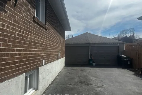 16 Dellbrook Crescent, Toronto, ON M9L 1E2