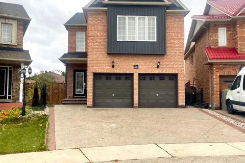 4695 Apple Blossom Circle, Mississauga, ON L5V 3C7