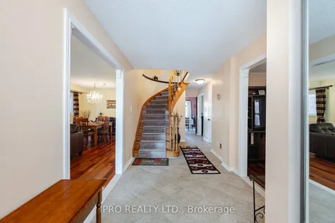 1615 Sir Monty's Drive, Mississauga, ON L5N 4R1