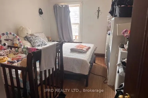 39 Humberside Avenue, Toronto, ON M6P 1J6