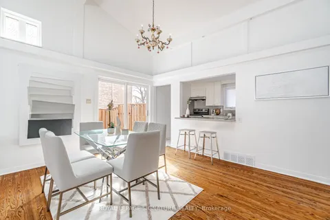 2557 Mindemoya Road, Mississauga, ON L6M 5N8
