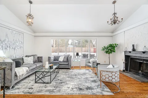 2557 Mindemoya Road, Mississauga, ON L6M 5N8