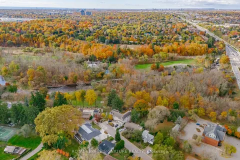 2557 Mindemoya Road, Mississauga, ON L6M 5N8