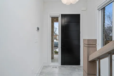1076 Roosevelt Road, Mississauga, ON L5G 3Y8