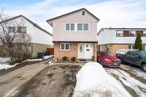 12 Huckleberry Square, Brampton, ON L6S 1Y2