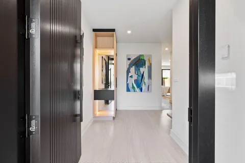 853 Tenth Street, Mississauga, ON L5E 1S7