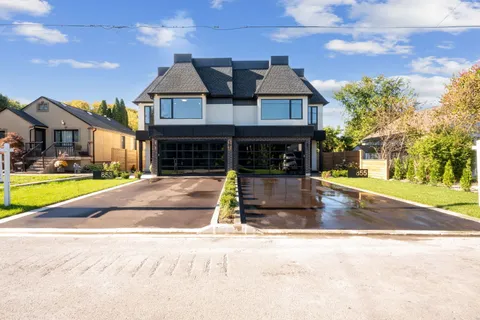 853 Tenth Street, Mississauga, ON L5E 1S7