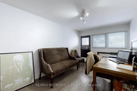 4111 Sharonton Court, Mississauga, ON L5L 1Y9