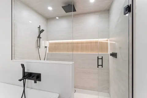 855 Tenth Street, Mississauga, ON L5E 1S7