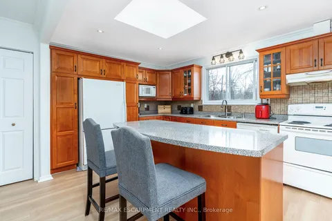2005 KILBRIDE Street, Burlington, ON L7P 0H3