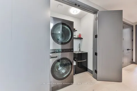 1617 Trotwood Avenue, Mississauga, ON L5G 3Z8