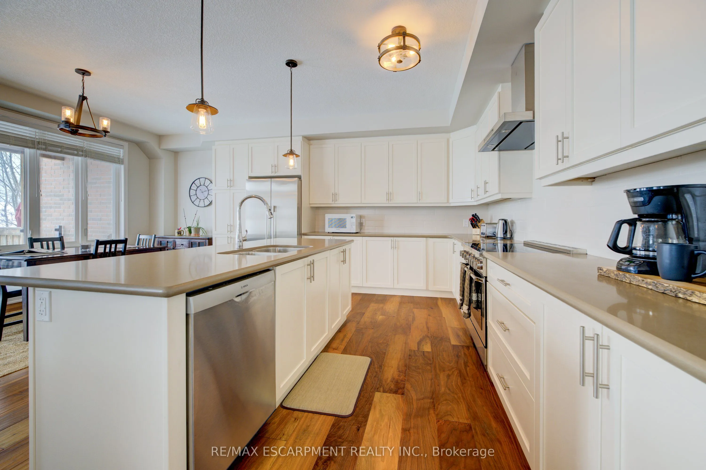 2334 Natasha Circle, Oakville, ON L6M 1N9