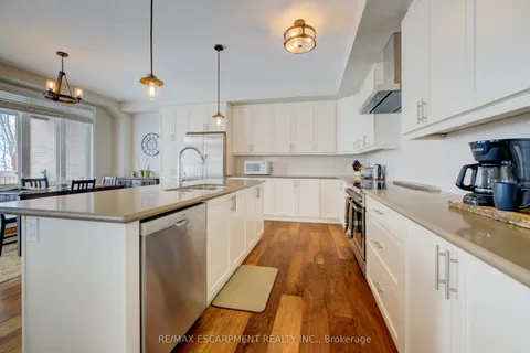 2334 Natasha Circle, Oakville, ON L6M 1N9