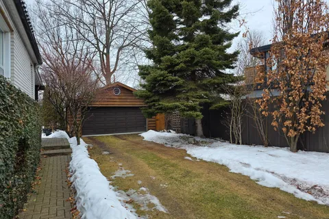 239 Angelene Street, Mississauga, ON L5G 1X3