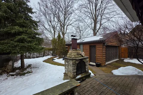 239 Angelene Street, Mississauga, ON L5G 1X3