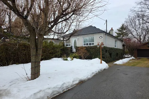 239 Angelene Street, Mississauga, ON L5G 1X3