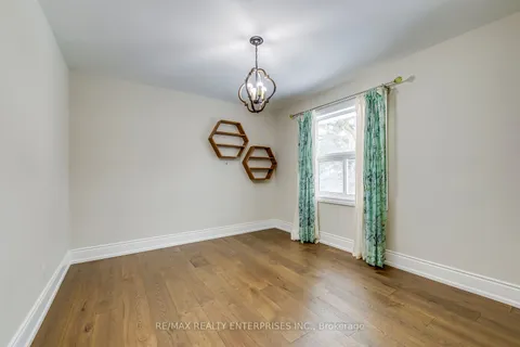 29 Pinehurst Crescent, Toronto, ON M9A 3A4