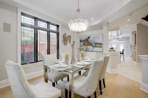 452 Avon Crescent, Oakville, ON L6J 2T3