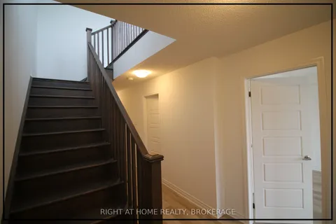 1180 Wheat Boom Drive, Oakville, ON L6H 7W4