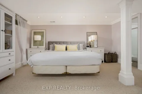 262 Alscot Crescent, Oakville, ON L6J 4R4