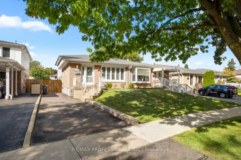 1711 Blackbird Drive, Mississauga, ON L4X 7M8