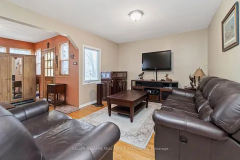 64 Eaglewood Boulevard, Mississauga, ON L5G 1V4