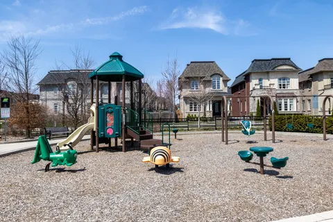 251 Hanover Street, Oakville, ON L6K 0H3