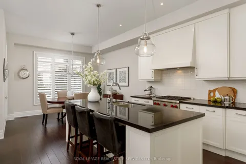 251 Hanover Street, Oakville, ON L6K 0H3
