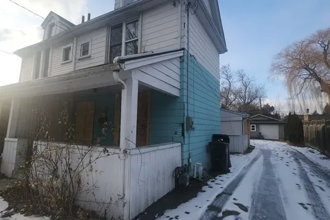 10 Cavell Avenue, Toronto, ON M8V 1P2