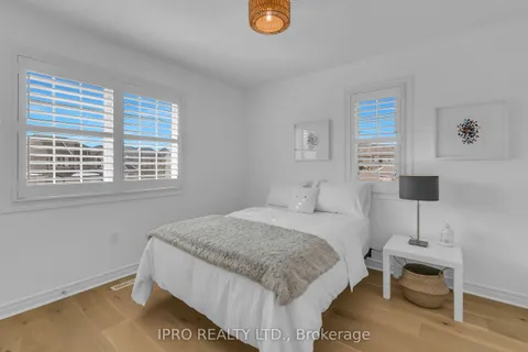 2295 Rochester Circle, Oakville, ON L6M 5C9