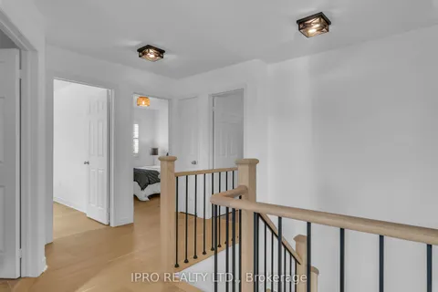 2295 Rochester Circle, Oakville, ON L6M 5C9