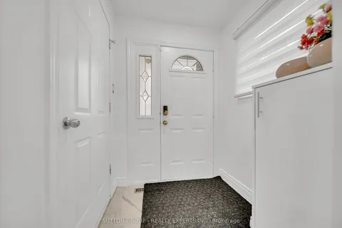 156 Fanshawe Drive, Brampton, ON L6Z 1B1
