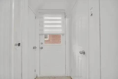 156 Fanshawe Drive, Brampton, ON L6Z 1B1