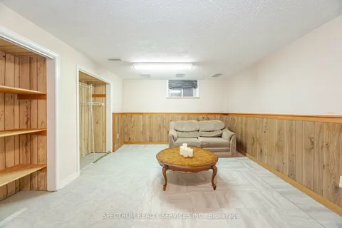 26 Jubilee Crescent, Toronto, ON M9M 1L3